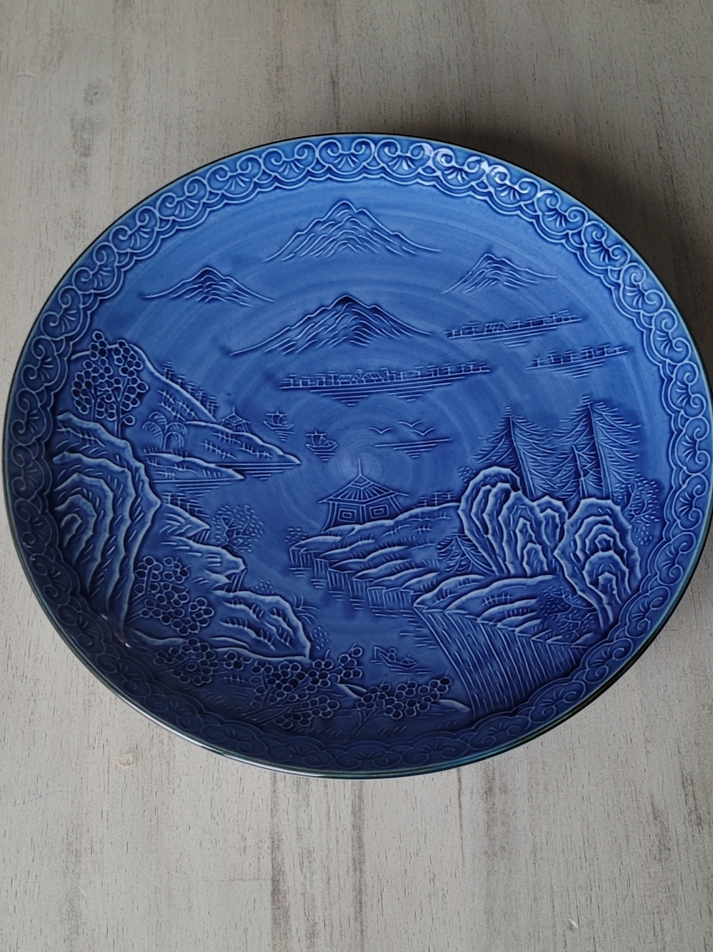 Japanese Arita Ware plate by the Tetsusaburo Hizen Kiln 